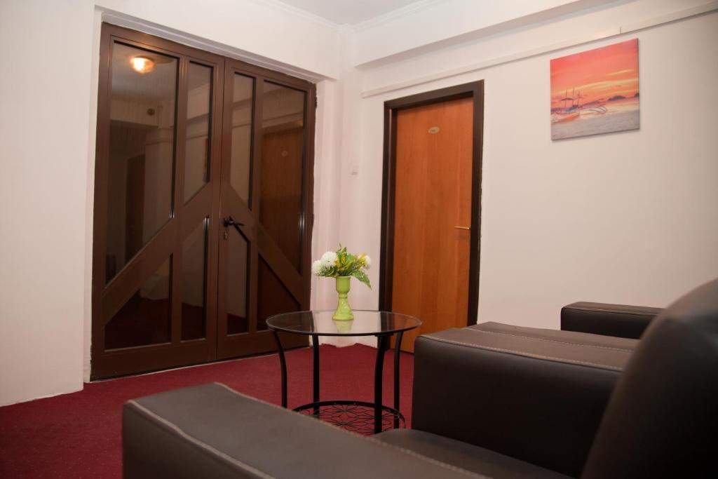 Hotel Metropol بيتستِ المظهر الخارجي الصورة